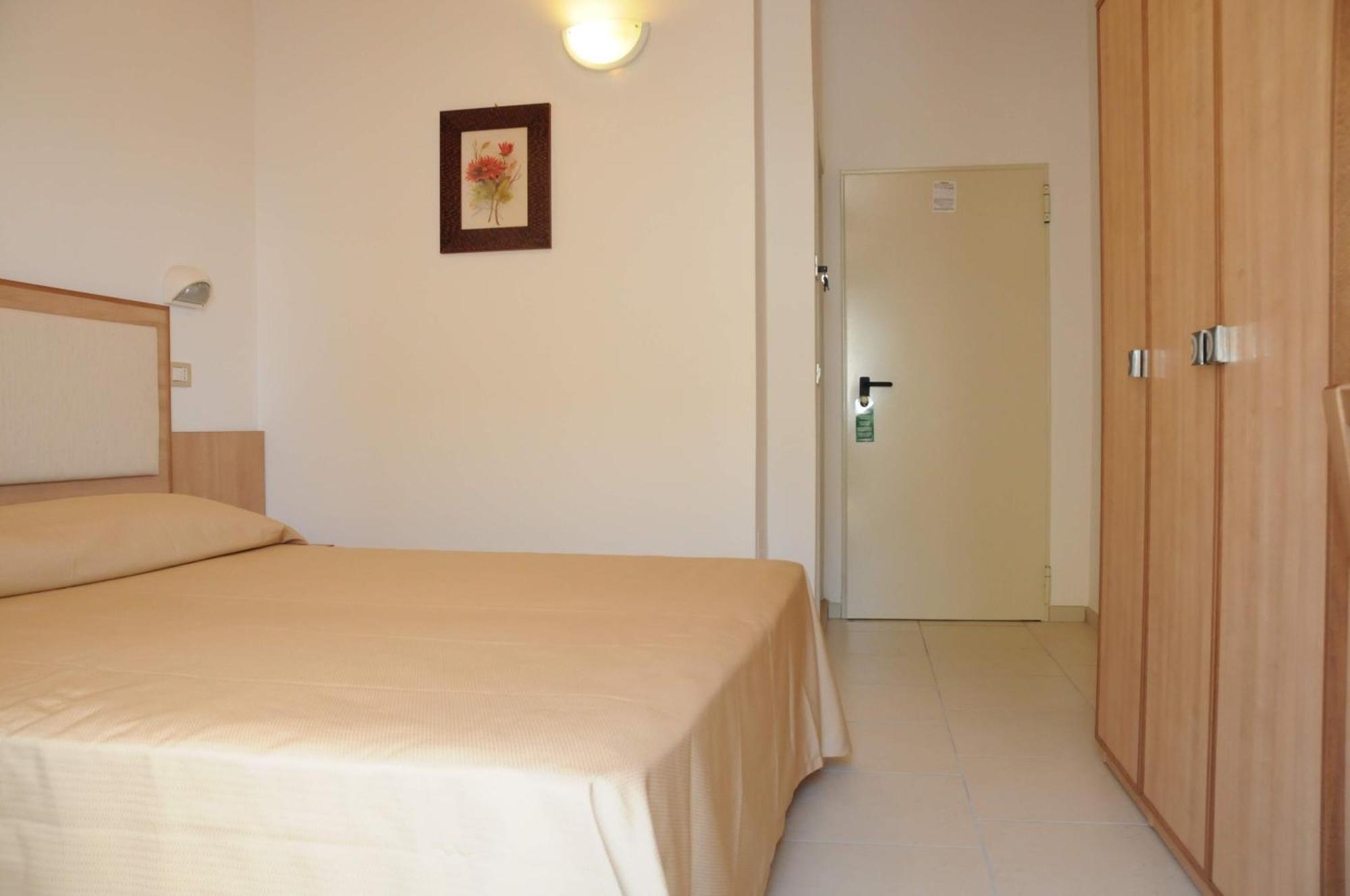 Hotel Saint Tropez Spa & Restaurant Lido Di Savio Bilik gambar